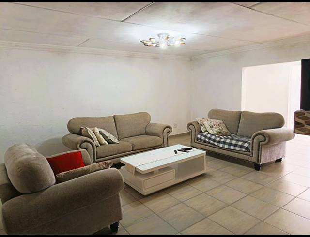 4 BEDROOM HOUSE FOR SALE IN MANKWENG